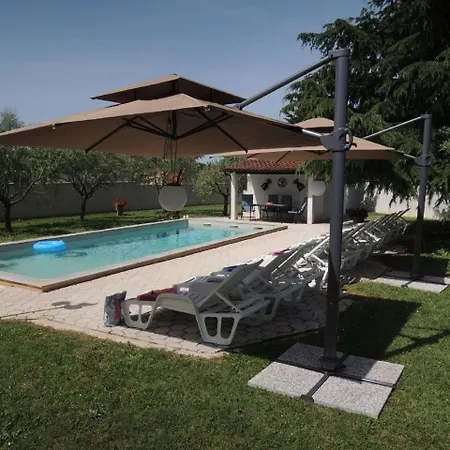 Lavanda Mit Pool Und Garten In Holiday home